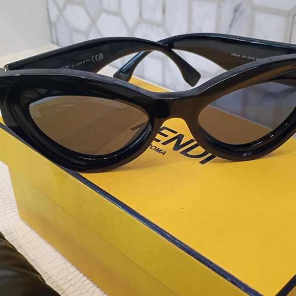 ? Fendi Cat Eye Sunglasses AUTHNTIC *NEW main image 5